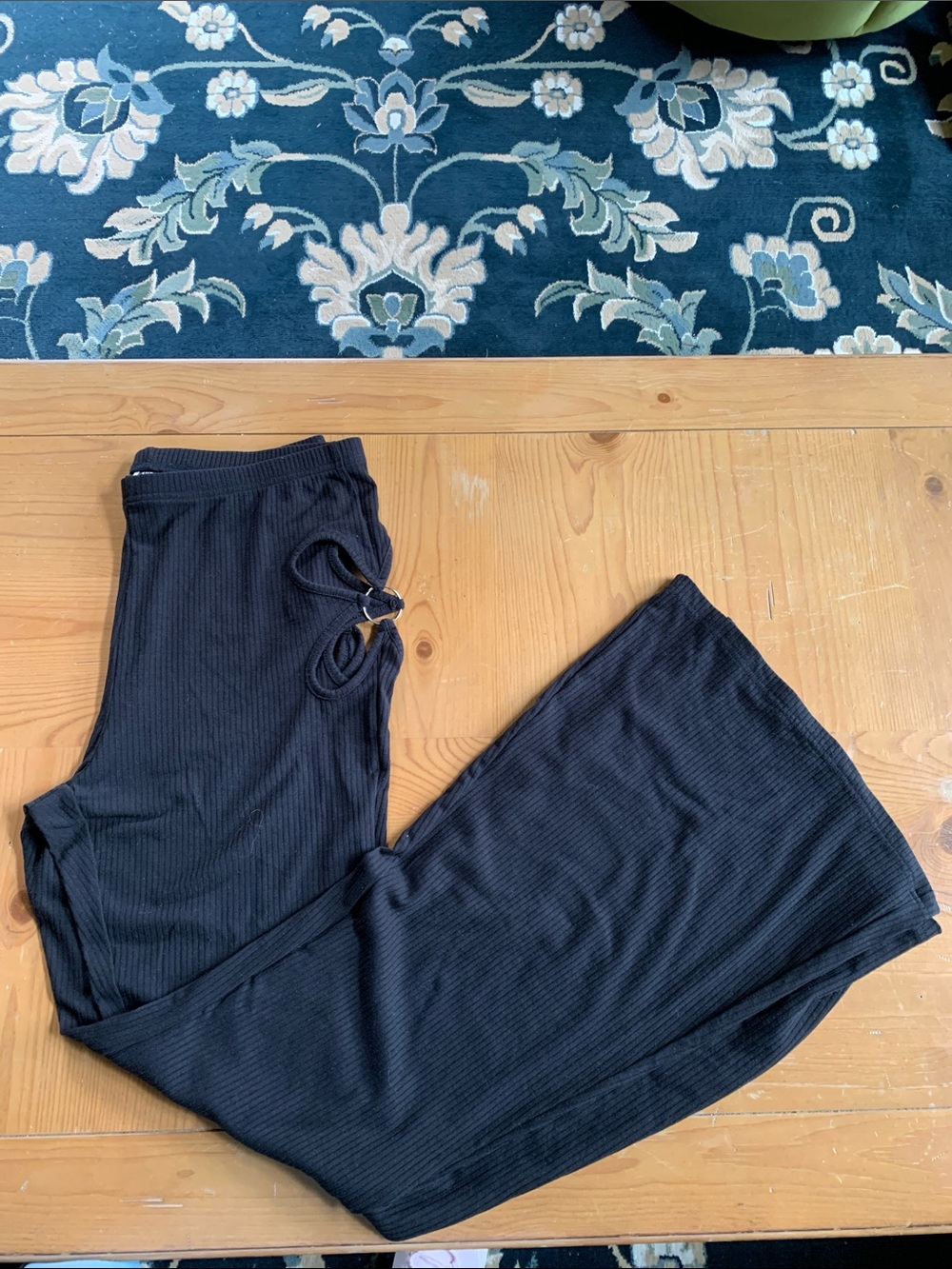 SHEIN Black Ribbed Wide-Leg Leggings with Side Cutout Ring Accent